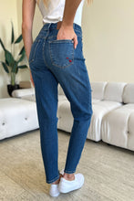 Load image into Gallery viewer, Judy Blue Full Size Queen Of Hearts Coin Pocket BF Jeans
